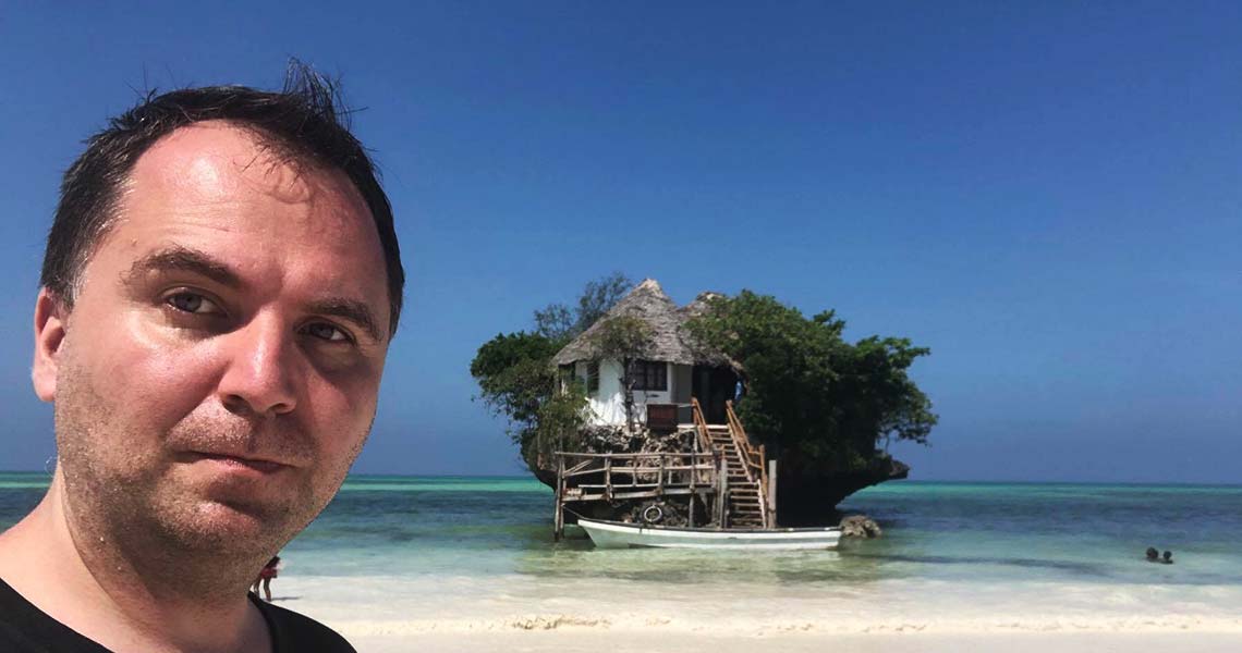 Peskoviti Raj Zanzibara Viktor Lazic Bogatstvo I Sreca Ne Moraju Uvek Ici Ruku Pod Ruku Bg Online