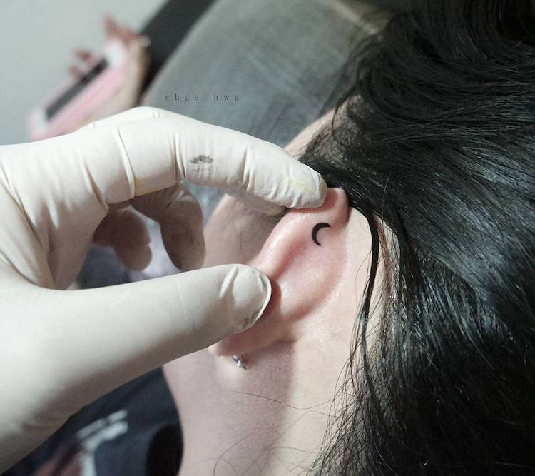 Helix Tattoo Trend Has People Inking Delicate Images Along The Sides Of Their Ears – Micaramel' 667_x_750_jpg