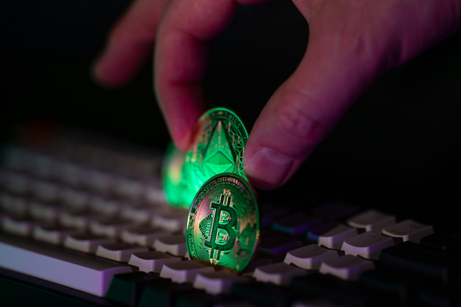 Crypto Ponzi Scheme Ruling: EminiFX Founder Ordered To Repay 8 Million