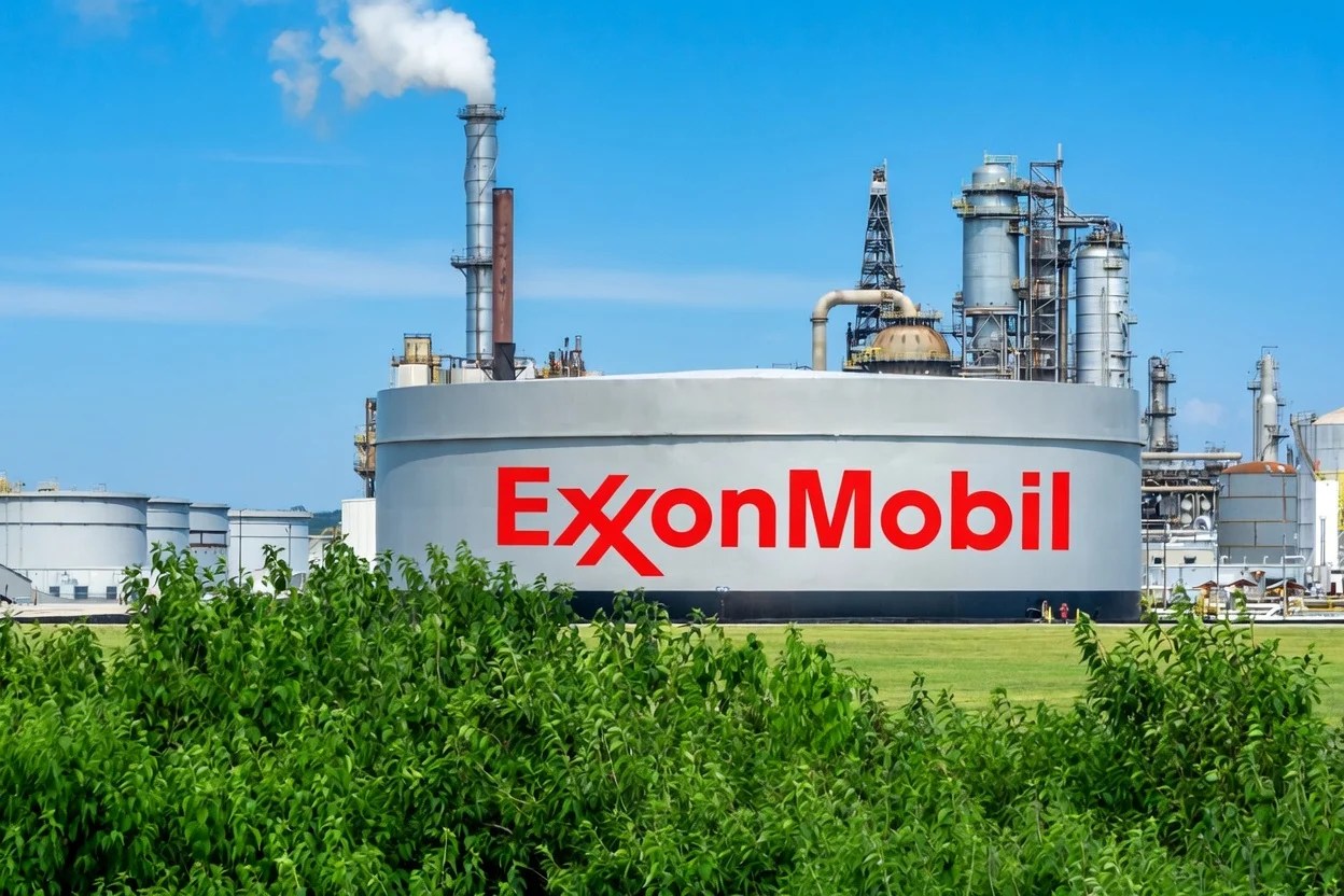 Exxon Mobil (XOM) Stock Slides 10% in April — Analysts Still Bullish with $185 Price Targets
