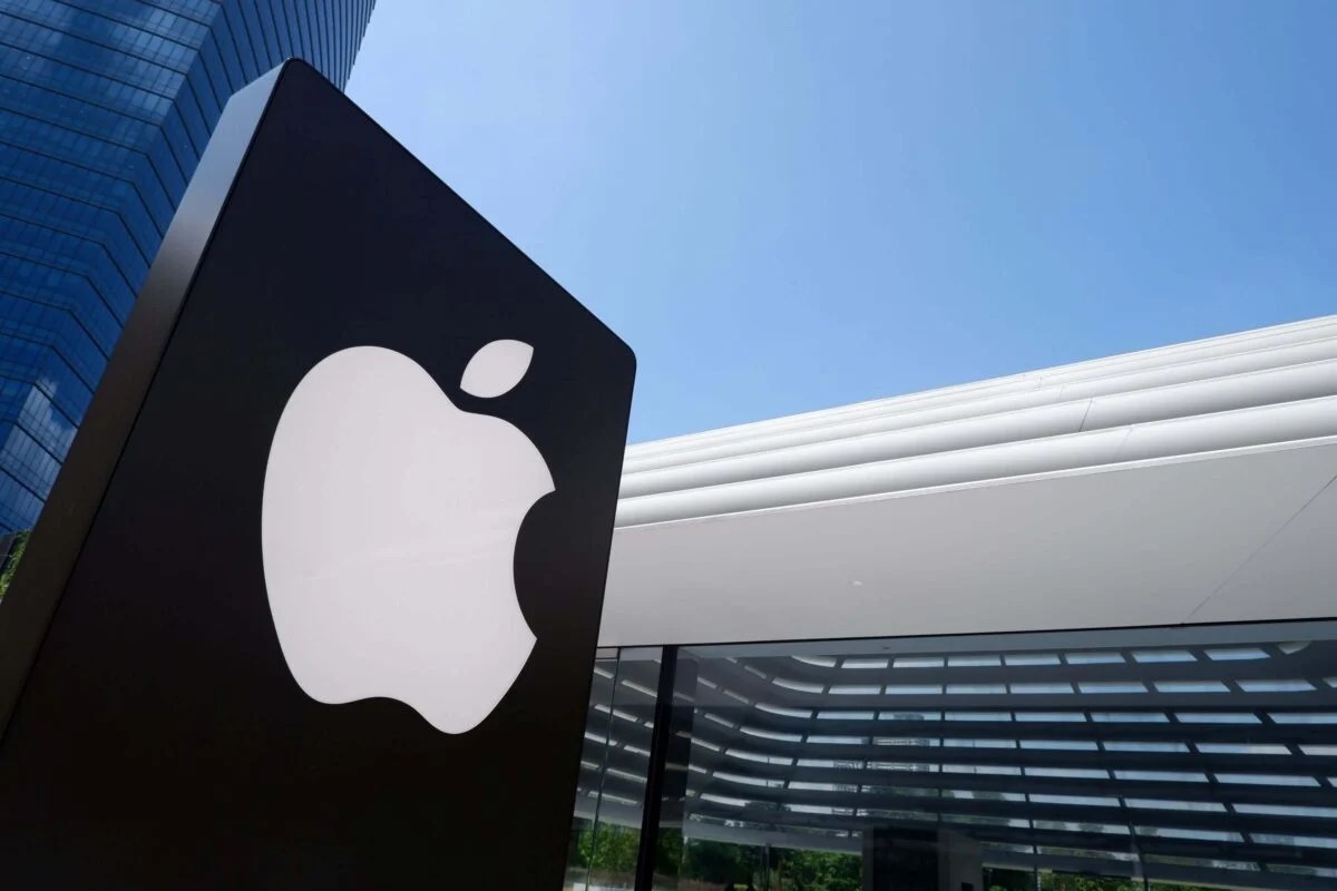 Apple (AAPL) Stock Dips as OpenAI Considers Legal Action Over ChatGPT Partnership