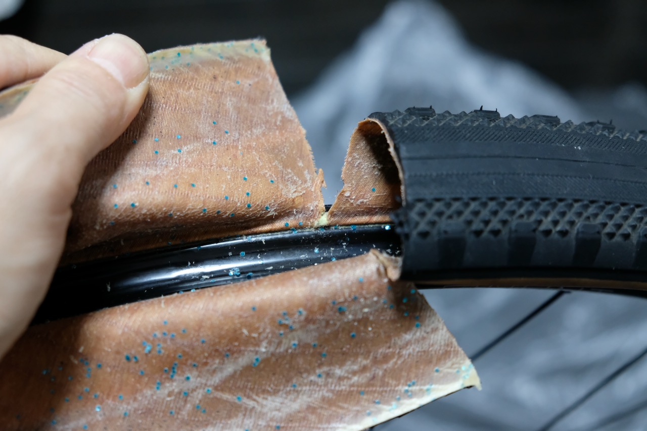 シーラントはどのくらいの頻度で注ぎ足しすべきか【補充の目安】 | CBN Blog