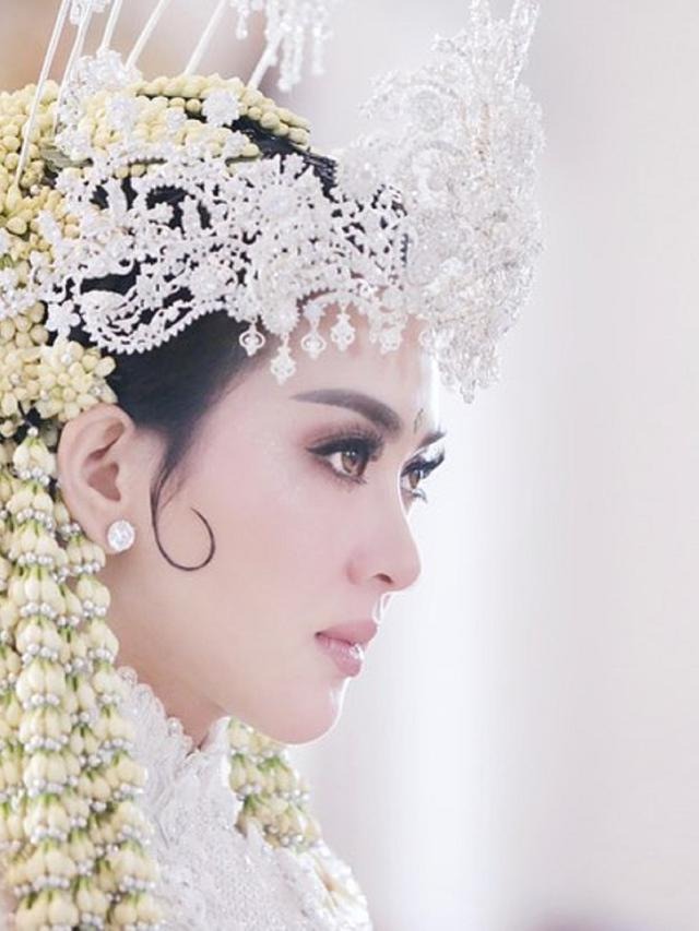 MAKNA DAN DOA MAHKOTA SIGER DALAM PERNIKAHAN ADAT SUNDA - Blog Tiga Dara