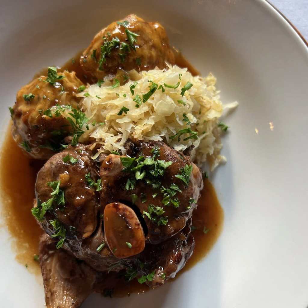 Beautiful meals, out of doors artwork, mountaineering and chicken watching: Good keep within the inn in Honey Run