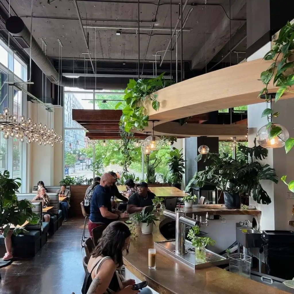 Friday Meals Bites: Hunan Lion Returns, Parable Cafe closes briefly, Rose Dough Donuts opens