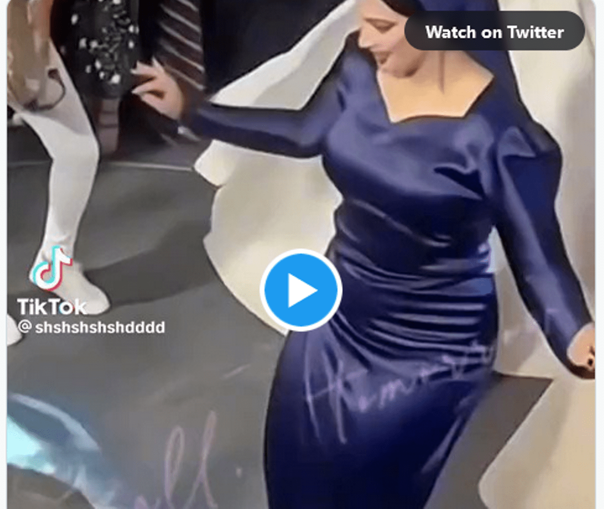 صاحبة الفستان الازرق رقص شرقي