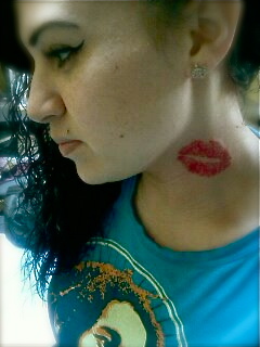 Lips Tattoo On Neck! | 320_x_240_jpg