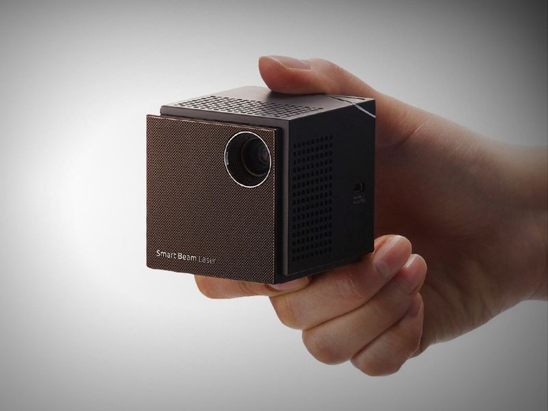 7 Proyektor kecil dan unik di dunia, bisa dibawa kemana-mana