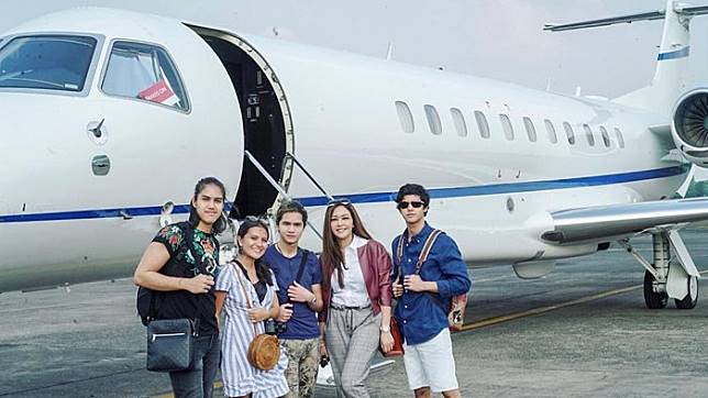 Hotman Paris Penasaran Sama Jet Pribadi Syahrini. Jadi Kepo, Berapa Sih  Harga Jet Pribadi Artis?