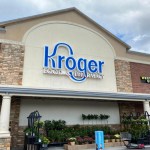 元Kroger CEOに退職理由を開示するよう命じた裁判官、90年代ポップスターのジュエルが7,000万ドルの音楽フェスティバル訴訟での個人行動調査後に辞任した理由