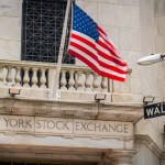 本日の株式市場：S&P 500、Nasdaq 100先物がミックス取引— UnitedHealth、180 Life Sciences、Intelが注目される