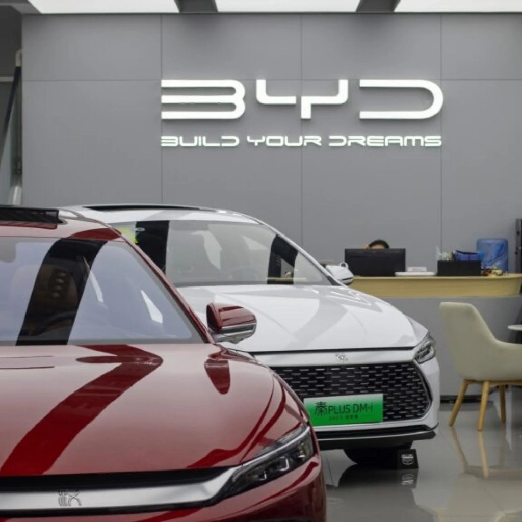 テスラの成長が鈍化する中、ライバルのBYDは、ニューデリーと北京の関係が改善する中で、インドへの再度の進出を計画していると報告されています。