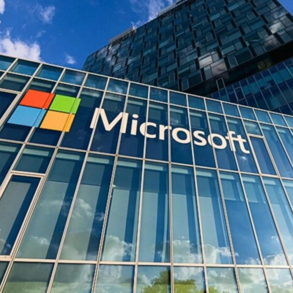 マイクロソフトは、ムスタファ・スレイマンがOpenAIとのパートナーシップを超えて「自己完結型」を推進する中、AIチップへの大規模な投資計画を立てています。