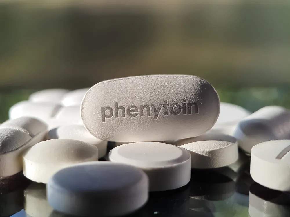 Phenytoin: Kegunaan, Dosis, dan Efek Samping | Hello Sehat
