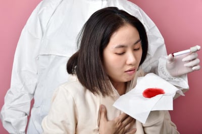 Membedakan Muntah Darah dan Batuk Darah | Hello Sehat