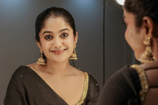 கருப்பு சேலையில் கெட்டி மேளம் சீரியல் நடிகை சௌந்தர்யா ரெட்டி.. லேட்டஸ்ட் போட்டோஷூட்.. கருப்பு சேலையில் கெட்டி மேளம் சீரியல் நடிகை சௌந்தர்யா ரெட்டி.. லேட்டஸ்ட் போட்டோஷூட்..