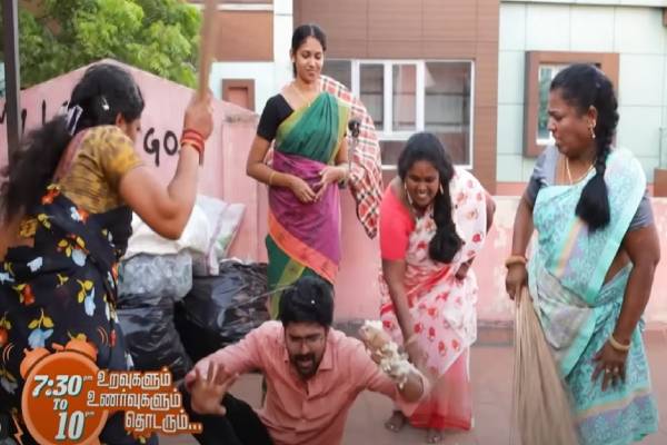மனோஜை துடைப்பக்கட்டையால் ரவுண்டு கட்டி அடித்த பெண்கள், அப்படி என்ன செய்தார்.. சிறகடிக்க ஆசை கலகலப்பு புரொமோ மனோஜை துடைப்பக்கட்டையால் ரவுண்டு கட்டி அடித்த பெண்கள், அப்படி என்ன செய்தார்.. சிறகடிக்க ஆசை கலகலப்பு புரொமோ