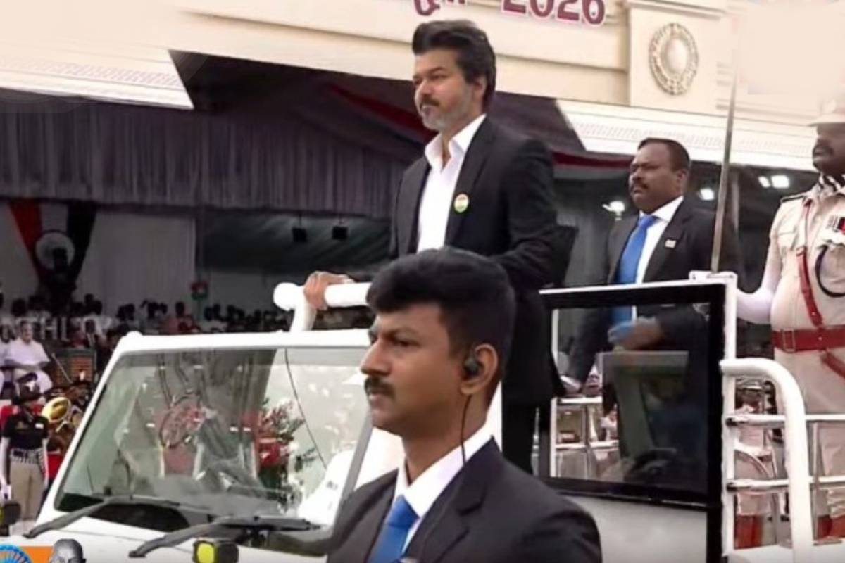கோட்டையில் முதன்முறையாக தேசியக்கொடி ஏற்றும் முதலமைச்சர் விஜய்… த்ரிஷா வருகை கோட்டையில் முதன்முறையாக தேசியக்கொடி ஏற்றும் முதலமைச்சர் விஜய்… த்ரிஷா வருகை