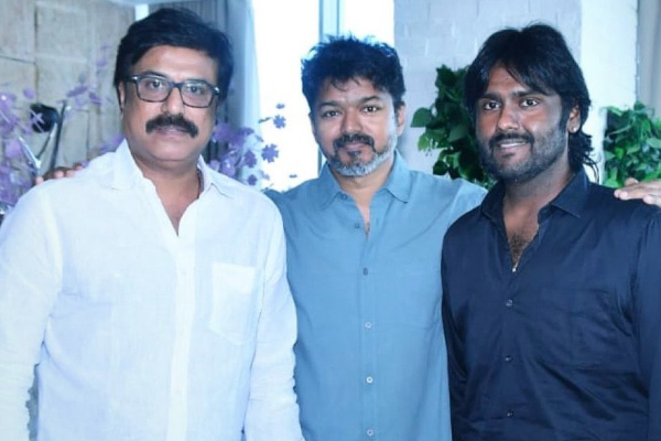 தளபதி விஜய்யை நேரில் சந்தித்த விஜயகாந்த் மகன்.. வெளிவந்த புகைப்படங்கள்! காரணம் என்ன தளபதி விஜய்யை நேரில் சந்தித்த விஜயகாந்த் மகன்.. வெளிவந்த புகைப்படங்கள்! காரணம் என்ன