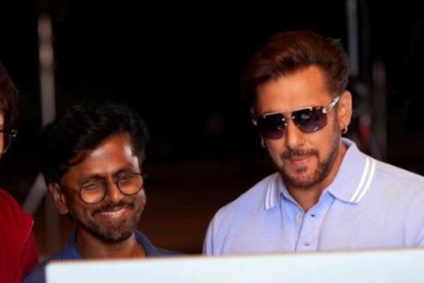 சல்மான் கான் – முருகதாஸ் பட இசையமைப்பாளர் இவரா! கோலிவுட்டின் முன்னணி பிரபலம் தான் சல்மான் கான் – முருகதாஸ் பட இசையமைப்பாளர் இவரா! கோலிவுட்டின் முன்னணி பிரபலம் தான்