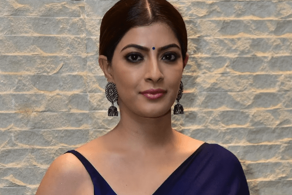 வரலட்சுமியின் வீடியோவால் ரசிகர்கள் அதிர்ச்சி.. அப்படி என்ன நடந்தது! வரலட்சுமியின் வீடியோவால் ரசிகர்கள் அதிர்ச்சி.. அப்படி என்ன நடந்தது!