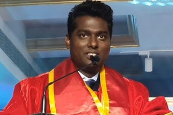 இயக்குநர் அட்லீக்கு கௌரவ டாக்டர் பட்டம்.. மேடையில் விஜய் பெயரை சொன்ன அட்லீ இயக்குநர் அட்லீக்கு கௌரவ டாக்டர் பட்டம்.. மேடையில் விஜய் பெயரை சொன்ன அட்லீ