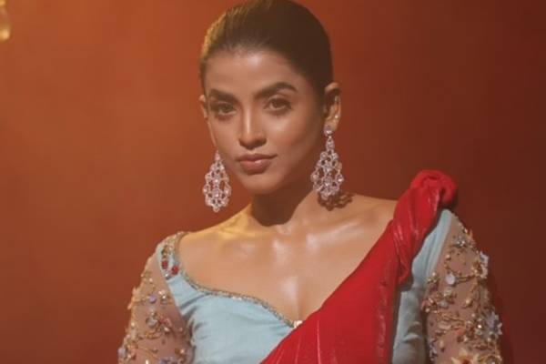 அய்யனார் துணை சீரியலில் சந்தாவாக நடிக்கும் ஸ்வாதி நாயரின் போட்டோஸ் அய்யனார் துணை சீரியலில் சந்தாவாக நடிக்கும் ஸ்வாதி நாயரின் போட்டோஸ்