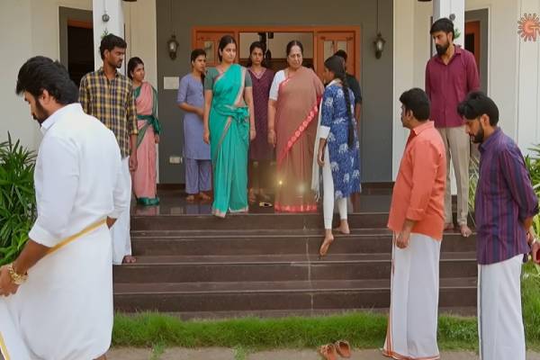 திடீரென வீட்டிற்கு வந்த நபர், ஷாக்கில் ஜனனி, நந்தினி, ரேணுகா… எதிர்நீச்சல் தொடர்கிறது சீரியல் புரொமோ திடீரென வீட்டிற்கு வந்த நபர், ஷாக்கில் ஜனனி, நந்தினி, ரேணுகா… எதிர்நீச்சல் தொடர்கிறது சீரியல் புரொமோ