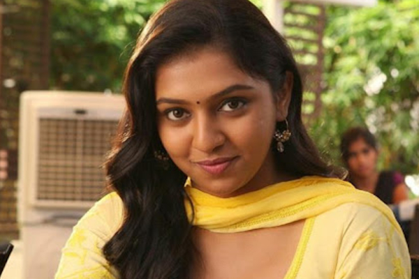 பாரில் ஏற்பட்ட தகராறு.. ஐடி ஊழியரை கடத்தி அடித்த வழக்கில் நடிகை லட்சுமி மேனன் தலைமறைவு பாரில் ஏற்பட்ட தகராறு.. ஐடி ஊழியரை கடத்தி அடித்த வழக்கில் நடிகை லட்சுமி மேனன் தலைமறைவு