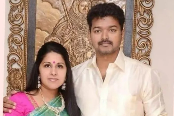 நீண்ட நாட்கள் கழித்து வெளிவந்த விஜய் மனைவி புகைப்படம்.. இதோ பாருங்க நீண்ட நாட்கள் கழித்து வெளிவந்த விஜய் மனைவி புகைப்படம்.. இதோ பாருங்க