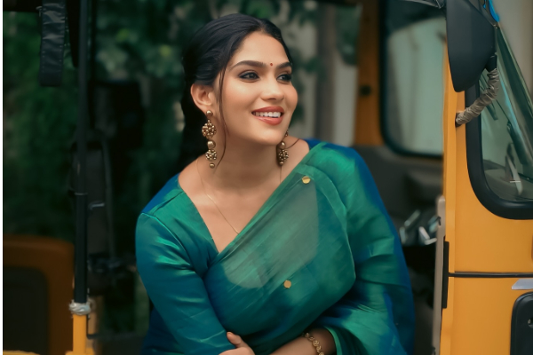 லப்பர் பந்து நடிகை ஸ்வாசிகாவா இப்படி.. ட்ரான்ஸ்பரென்ட் சேலையில் அப்படி ஒரு போஸ் லப்பர் பந்து நடிகை ஸ்வாசிகாவா இப்படி.. ட்ரான்ஸ்பரென்ட் சேலையில் அப்படி ஒரு போஸ்