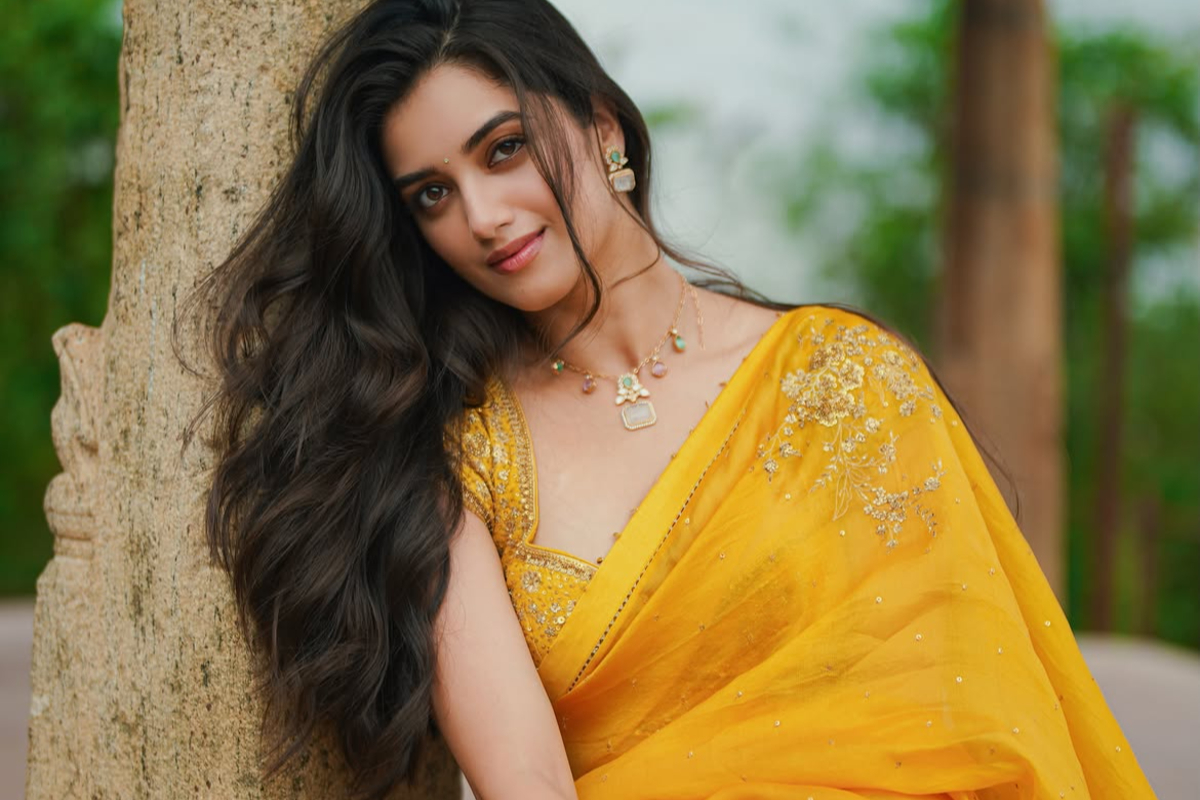 நடிகை பாக்யஶ்ரீ போர்ஸ் மஞ்சள் சேலையில் அழகிய போட்டோஷூட் நடிகை பாக்யஶ்ரீ போர்ஸ் மஞ்சள் சேலையில் அழகிய போட்டோஷூட்