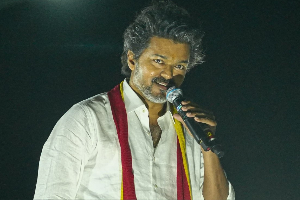 கரூர் சம்பவம்.. இரவுக்குள் கைது? விஜய்க்கு வந்த சிக்கல் கரூர் சம்பவம்.. இரவுக்குள் கைது? விஜய்க்கு வந்த சிக்கல்