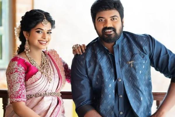 தனது மனைவியின் பிறந்தநாளுக்கு சூப்பர் பரிசு கொடுத்த சீரியல் நடிகர் கார்த்தி.. கியூட் வீடியோ தனது மனைவியின் பிறந்தநாளுக்கு சூப்பர் பரிசு கொடுத்த சீரியல் நடிகர் கார்த்தி.. கியூட் வீடியோ