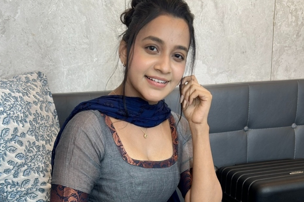 நடிகை அபர்ணதியின் அழகிய போட்டோஷூட் நடிகை அபர்ணதியின் அழகிய போட்டோஷூட்