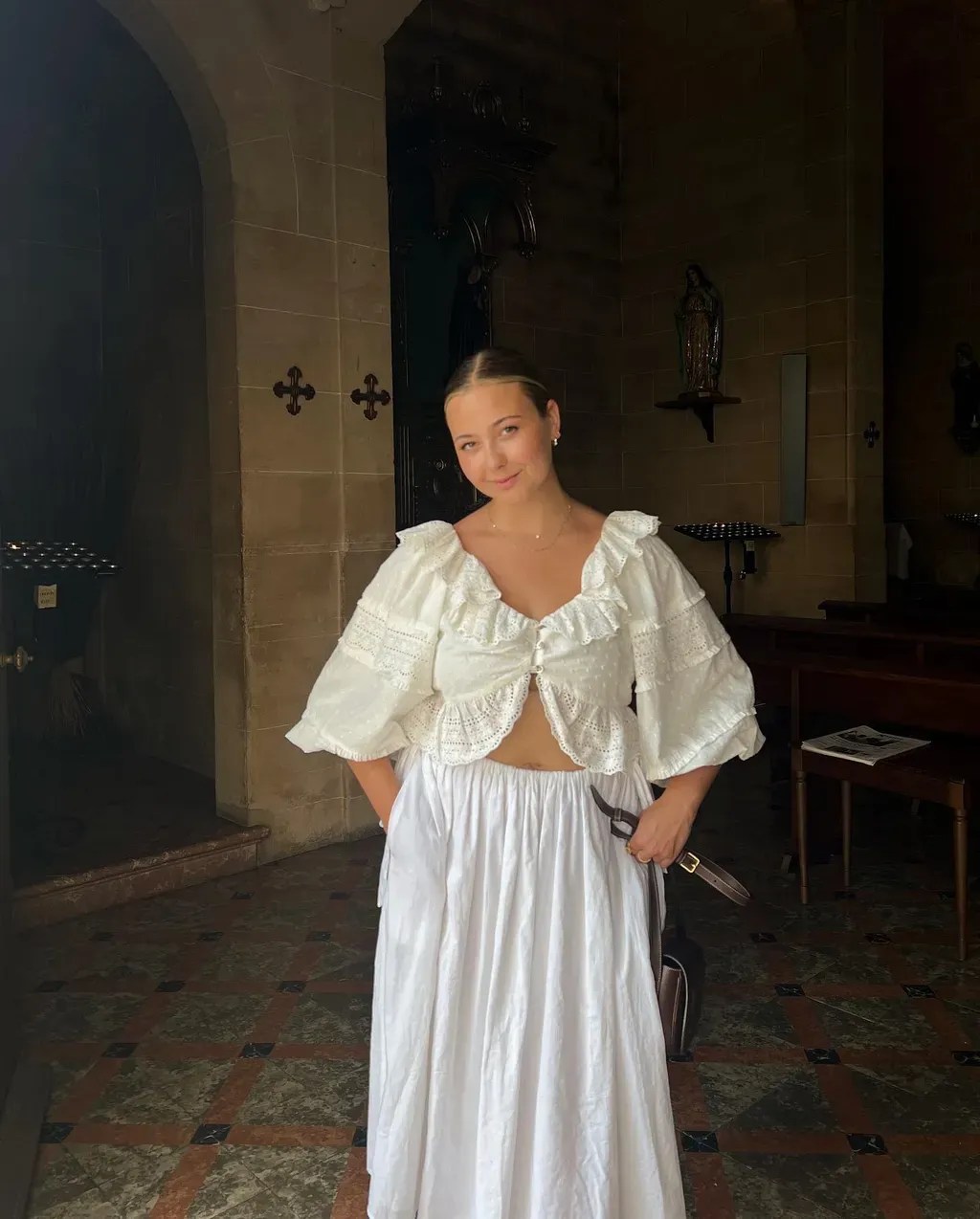 Woman wears pretty top trend