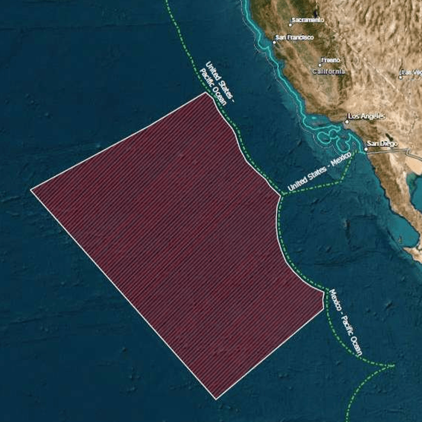 Un cuadrado rojo cubre un área del océano en un mapa frente a la costa de California.