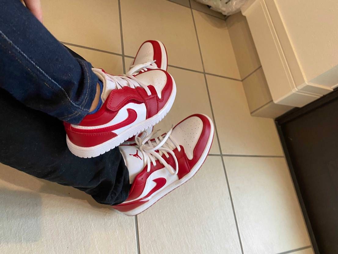 ナイキ エアジョーダン1 ロー ジムレッドホワイトのサイズ感履き心地コーデ評価(評判)のレビュー｜大きめサイズ 買いすぎ...byMRS｜スニーカーダンク(スニダン)