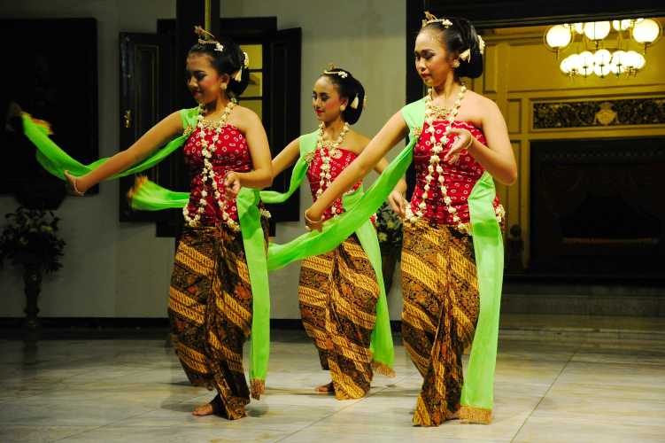 5 Tarian Adat Khas Jawa Tengah - Tak Terlihat