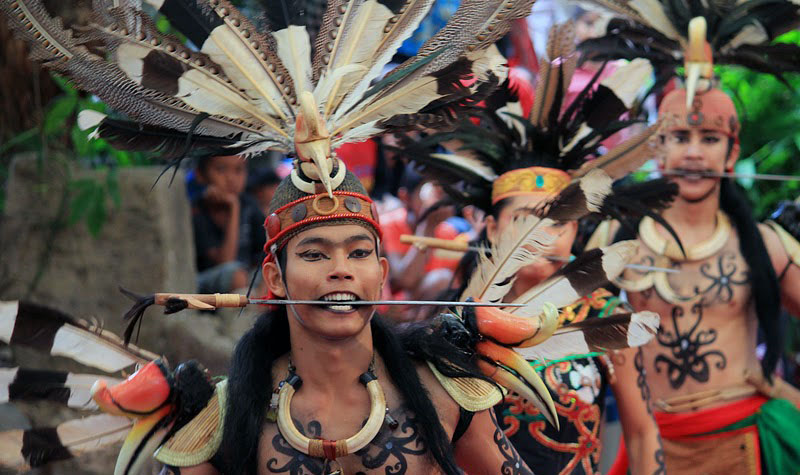 7 Tarian Adat Kalimantan Barat, Tampilan Unik dan Khas - Tak Terlihat