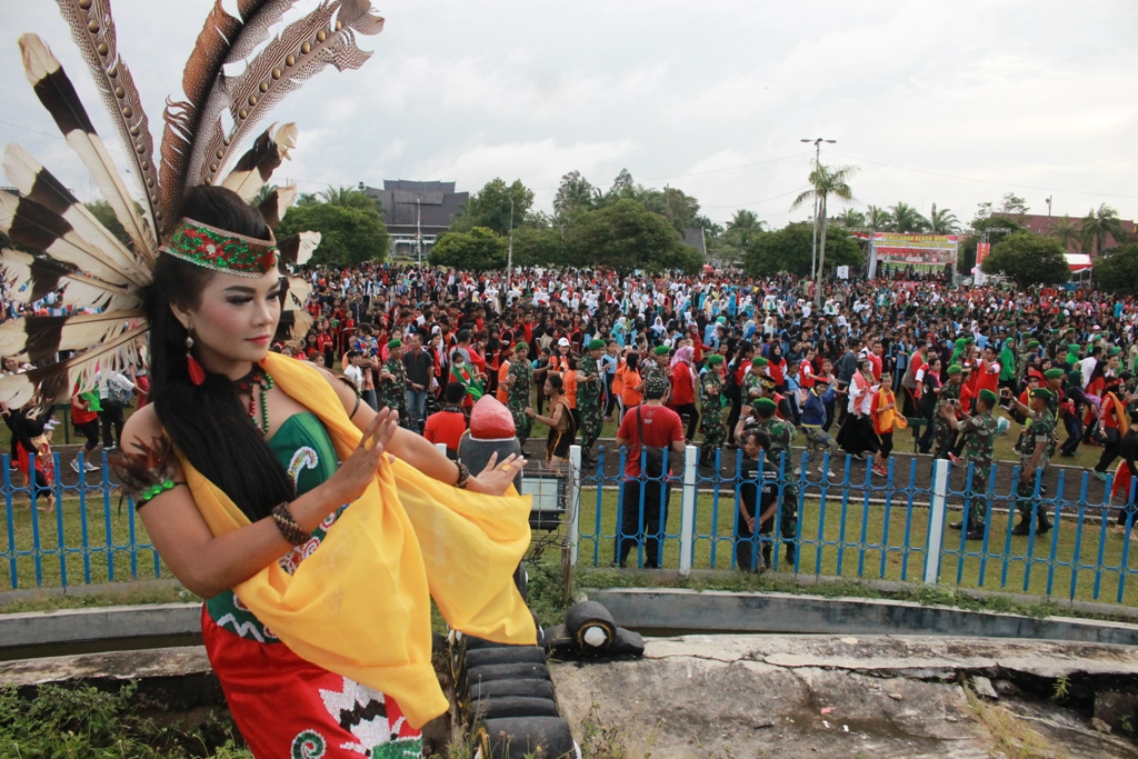 8 Tarian Adat Kalimantan Tengah dengan Corak Budaya Khas Dayak - Tak  Terlihat