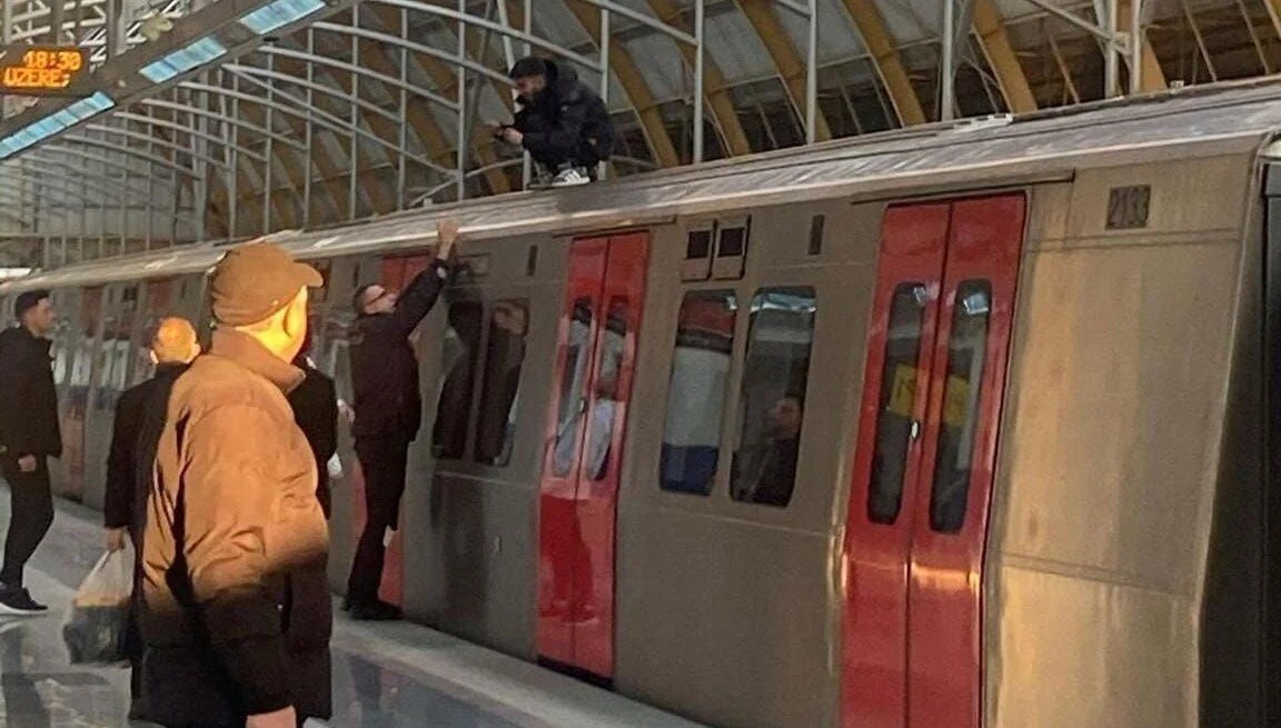 Heartbroken ex boards subway – Latest Turkey News
