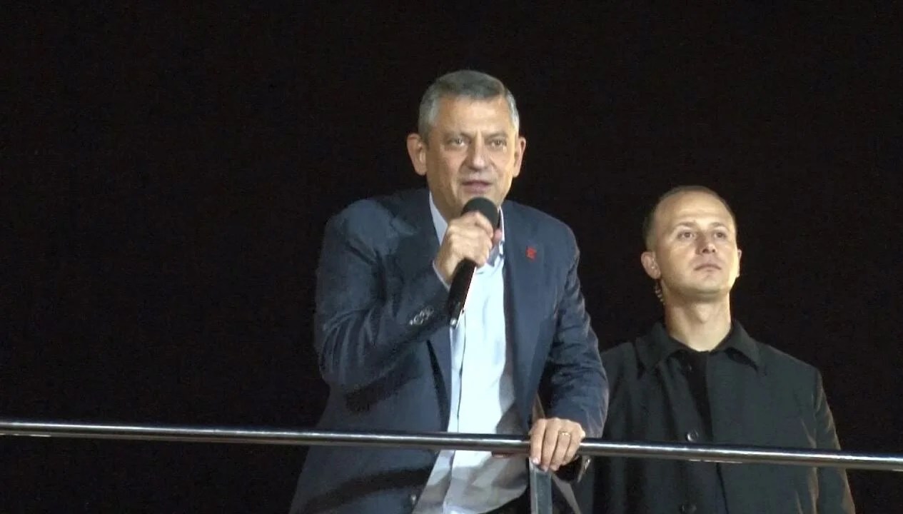 Özgür Özel'den 