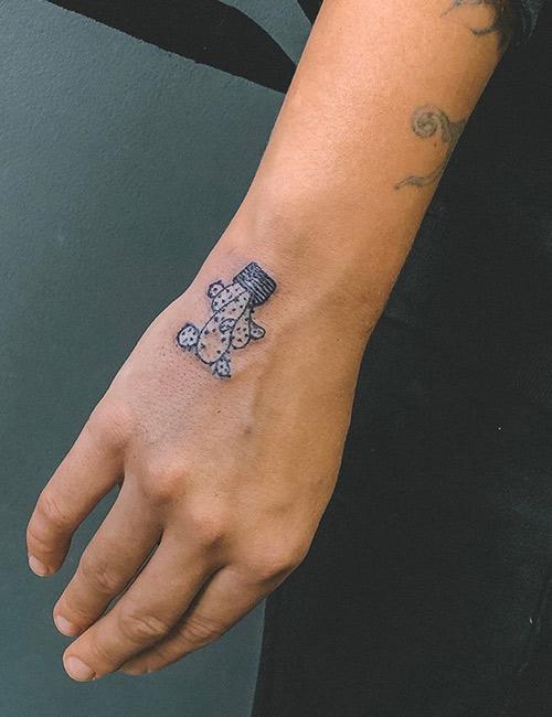 31 Simple Yet Striking Tattoos And What They Mean 650_x_500_jpg