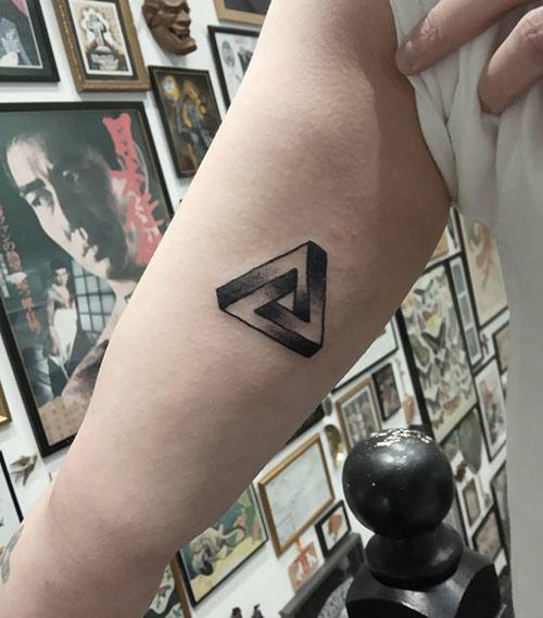 41 Triangle Tattoos For Women That Are Super Inspiring