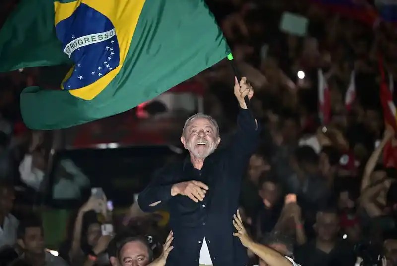 Lula da Silva le ganó el balotaje a Flávio Bolsonaro y aseguró su cuarto mandato como presidente de Brasil