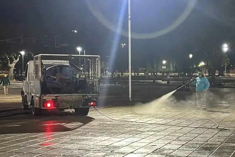 Amplio operativo de limpieza en el centro tras los festejos por la victoria de Argentina