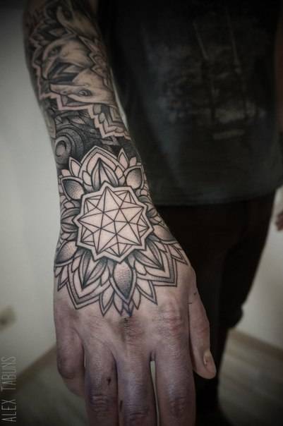 Mandala Tattoo On The Right Hand. 604_x_401_jpg