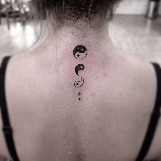 Yin Yang Deconstruction Tattoo On The Upper Back. 640_x_640_jpg