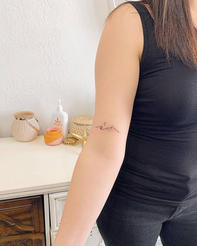 Fine Line Wave + Mountain Tattoo On Bicep 1000_x_800_jpg